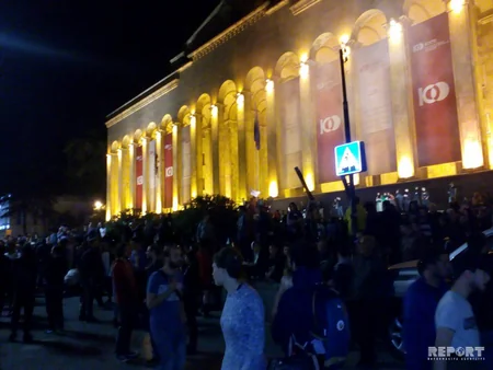В центре Тбилиси продолжается акция протеста - ФОТО