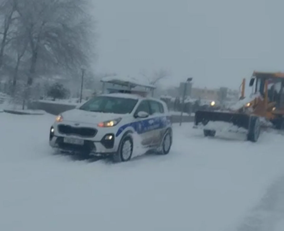 Xızıda yollar qardan təmizlənib