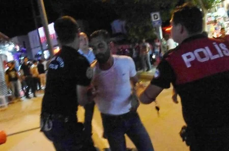 ​Türkiyədə baş vermiş kütləvi davada 14 nəfər xəsarət alıb - FOTO