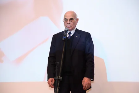 Tanınmış şəxslərin dəstəklədiyi namizəd kimdir? - VİDEO