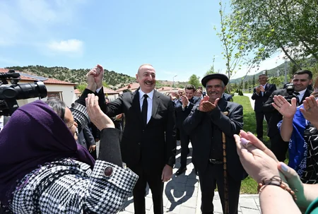 Prezident Laçının Sus kəndinə köçmüş sakinlərlə görüşüb - YENİLƏNİB