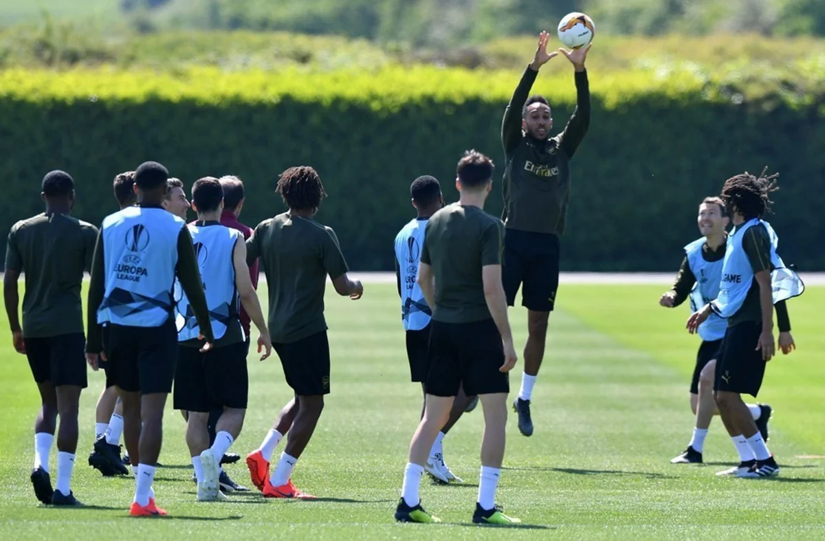 Arsenal Bakıdakı finalın hazırlığına həndbol oynayaraq başlayıb