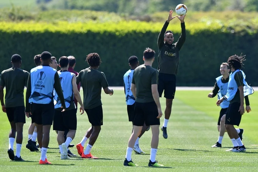 Arsenal Bakıdakı finalın hazırlığına həndbol oynayaraq başlayıb