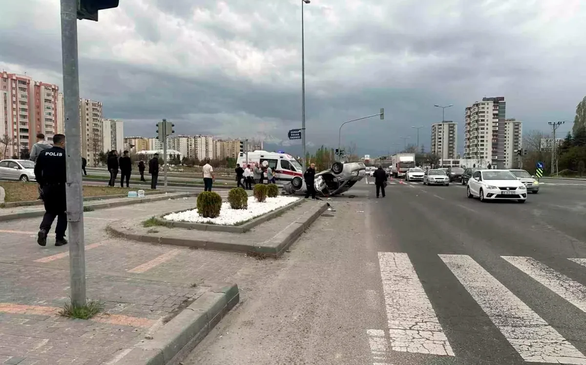 Türkiyədə ağır yol qəzasında bir neçə nəfər yaralanıb