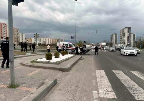 Türkiyədə ağır yol qəzasında bir neçə nəfər yaralanıb