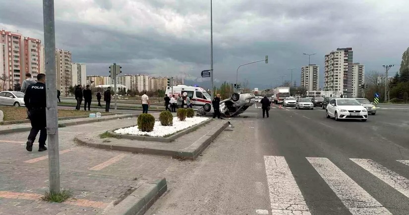 Türkiyədə ağır yol qəzasında bir neçə nəfər yaralanıb