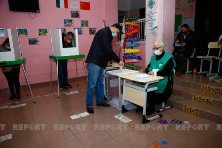 Tbilisi sakinləri mer seçir – FOTOREPORTAJ