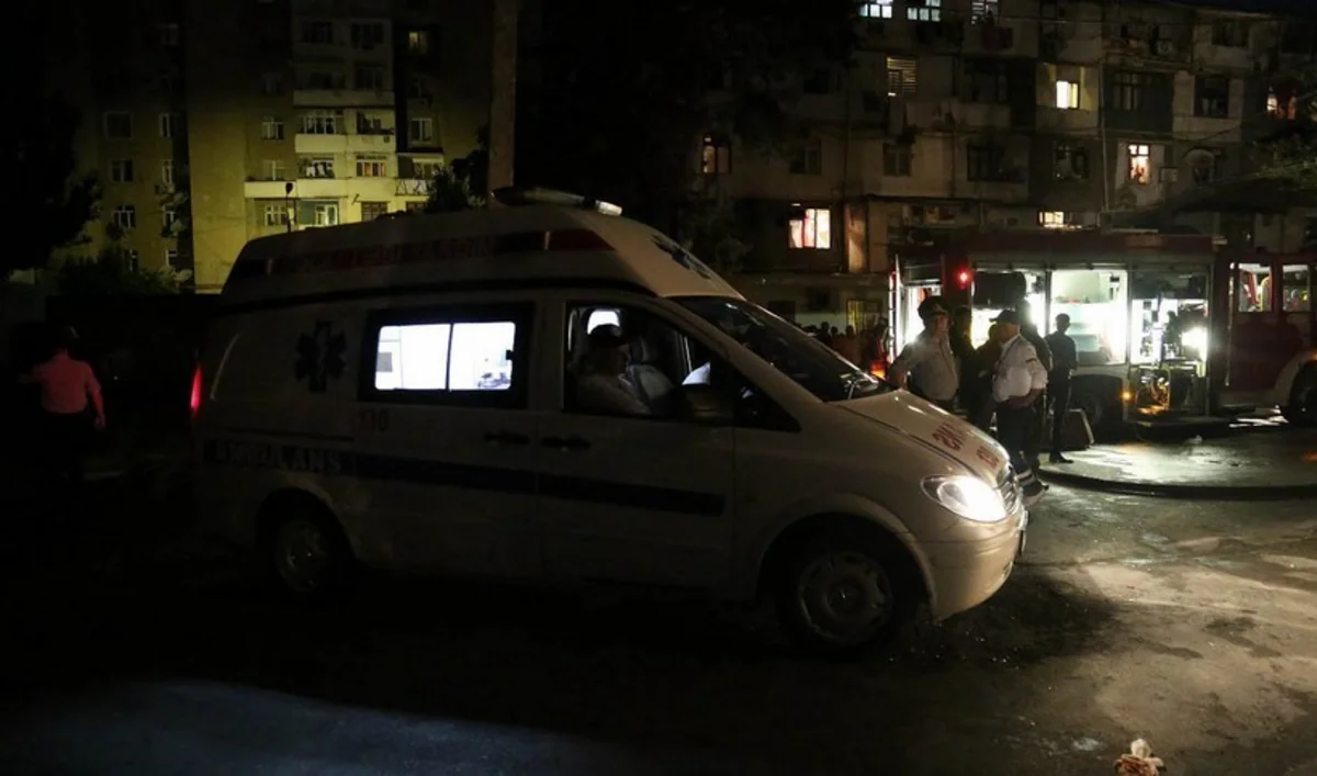 Bakıda 3 yaşlı uşaq evin 2-ci mərtəbəsindən yıxılaraq xəsarət alıb