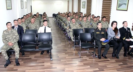 ABŞ səfiri Azərbaycan hərbçiləri ilə görüşüb