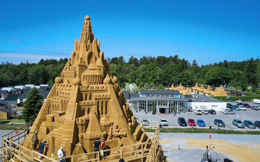 World's tallest sandcastle built in Denmark