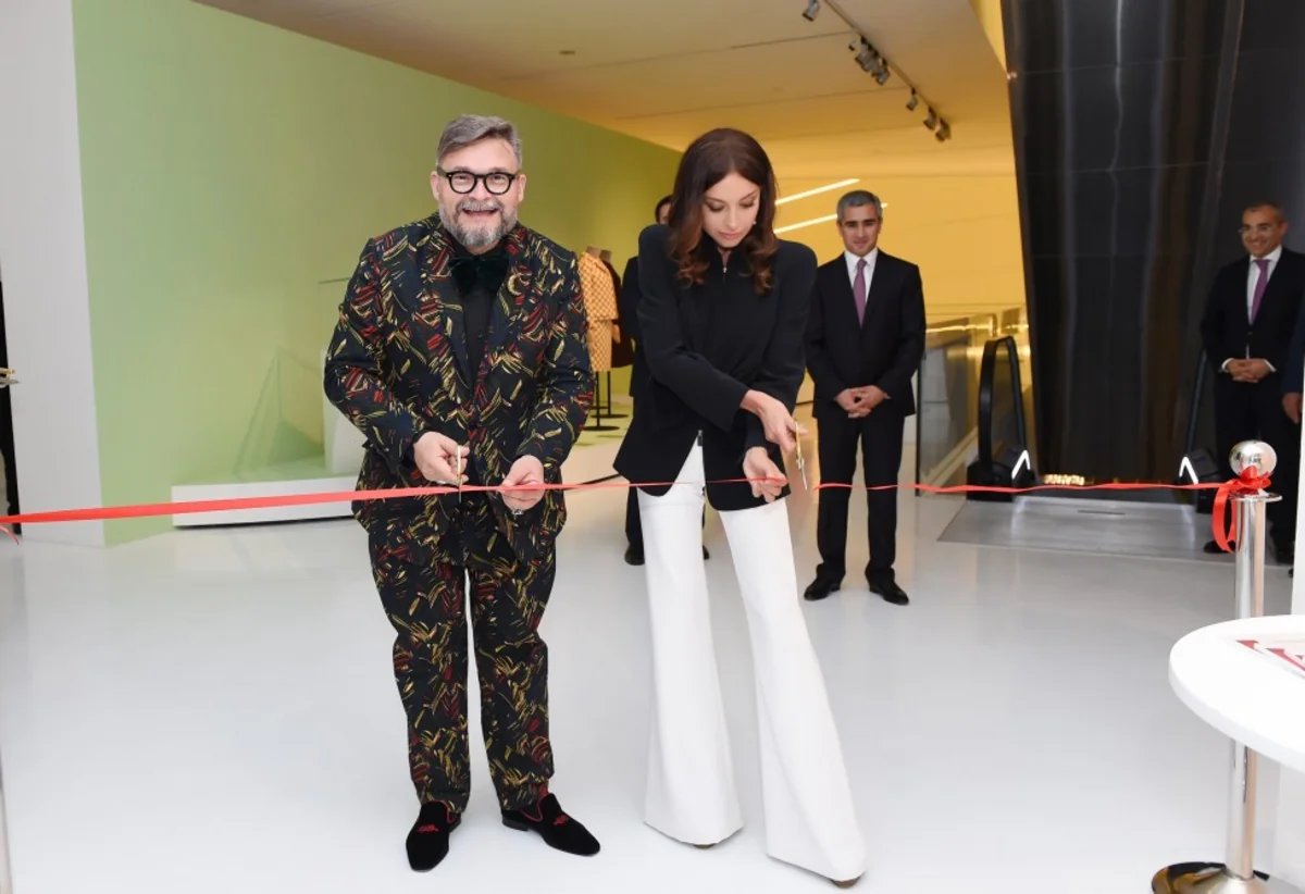Mehriban Əliyeva “Modernizm və moda” sərgisinin açılışında iştirak edib