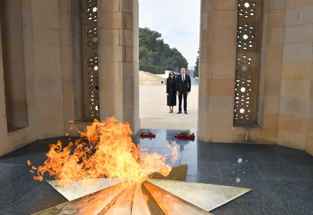 Prezident İlham Əliyev Şəhidlər xiyabanını ziyarət edib