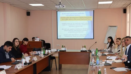 Audiovizual Şurada televiziya yayımçılarının məsul şəxsləri ilə görüş keçirilib