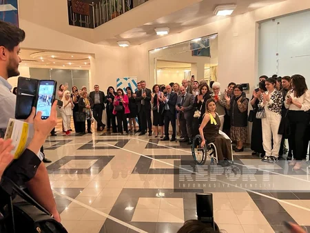 Bakıda fiziki məhdudiyyətli insanlar üçün xüsusi moda nümayişi keçirilib