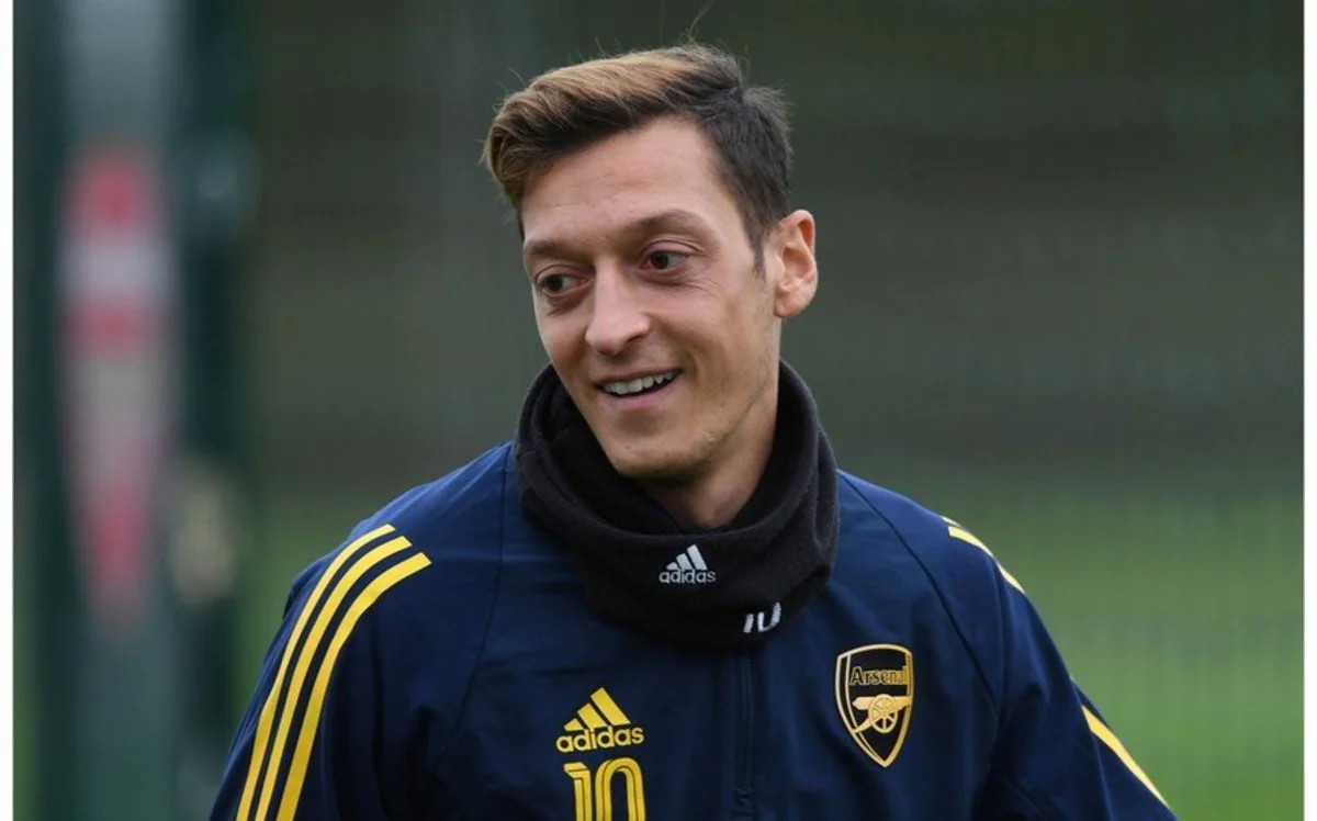 Mesut Özil Fənərbağçaya keçid üçün milyonlarla avrodan imtinaya hazırdır