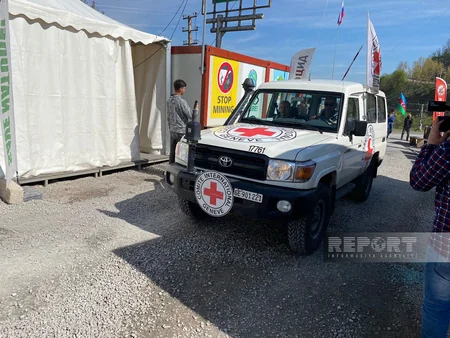 ICRC vehicles pass freely through Khankandi-Lachin road