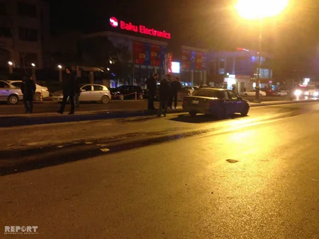 Bakıda ruhi xəstə maşın qaçıraraq qəza törədib, 2 nəfər yaralanıb - FOTO - VİDEO - YENİLƏNİB