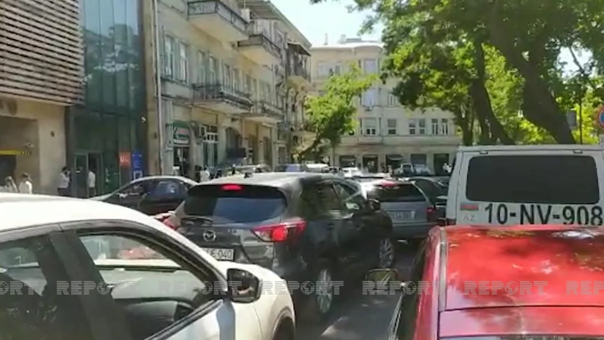 Bakının mərkəzində tıxac yaranıb - VİDEO