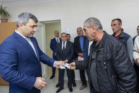 İnam Kərimov Qusarda vətəndaşları qəbul edib