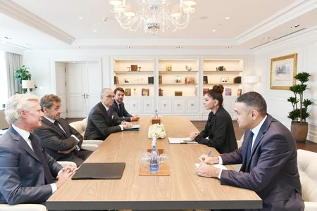 Mehriban Əliyeva Fransanın sabiq dövlət başçısı Nikola Sarkozi ilə görüşüb