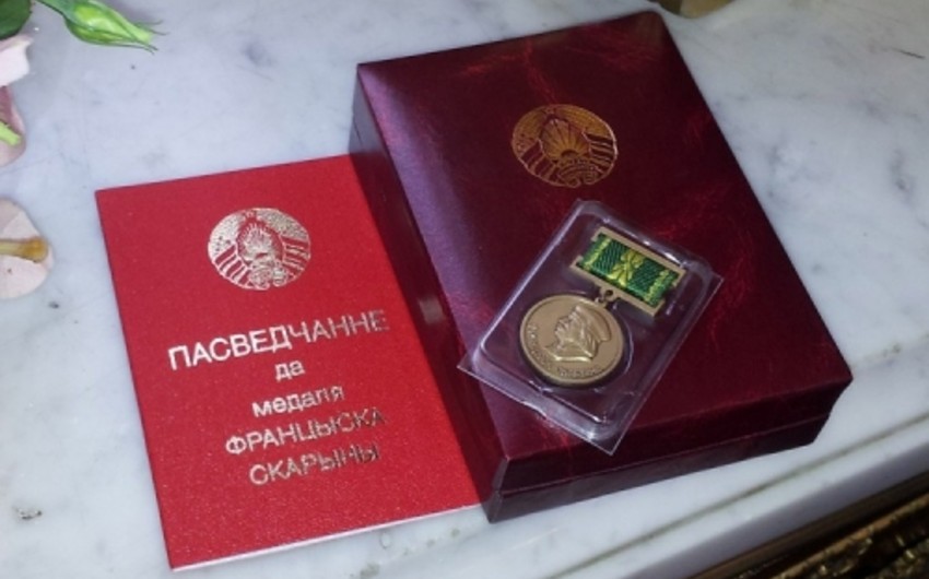 Belarus Prezidenti azərbaycanlı şairi təltif edib