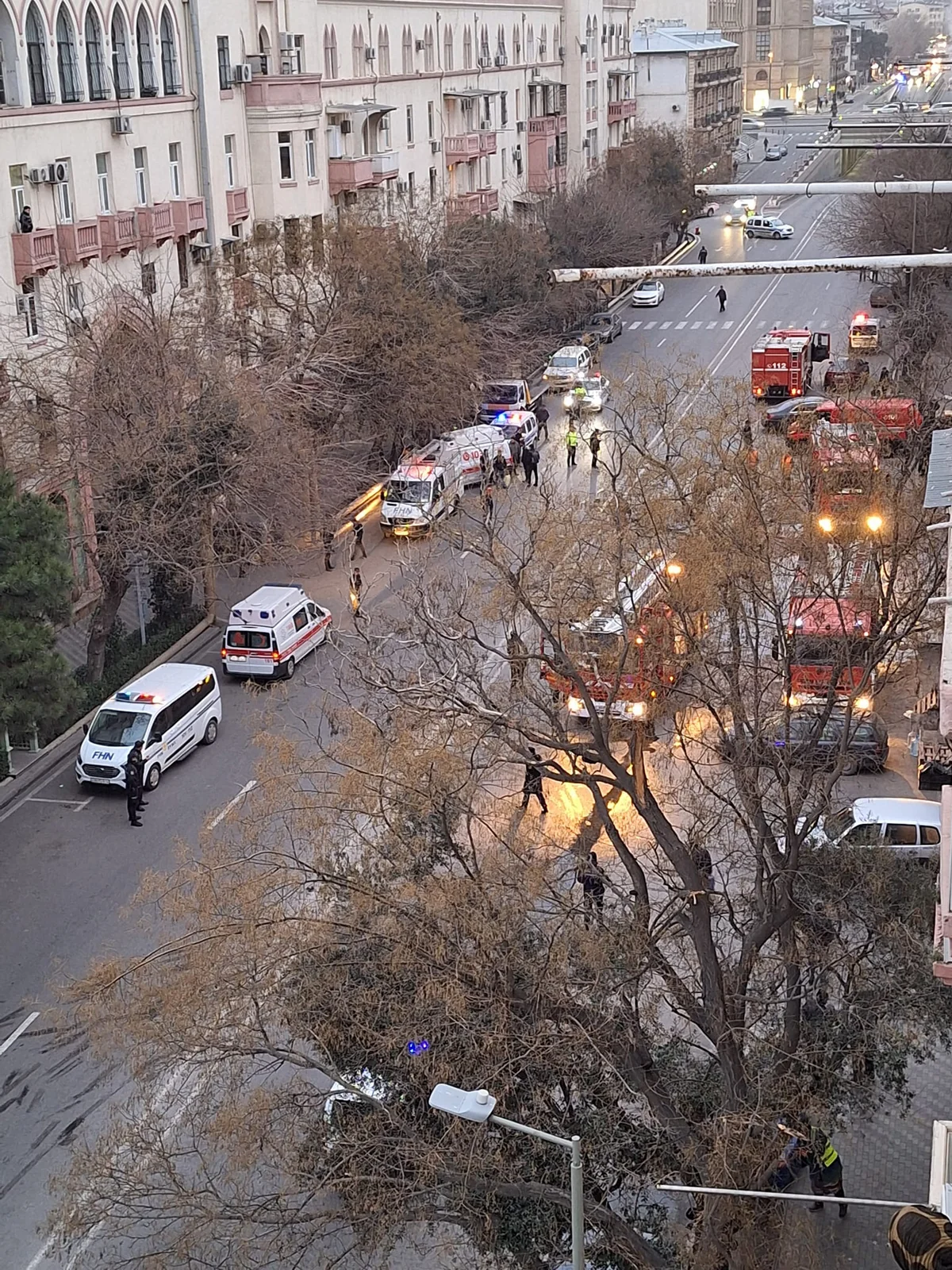 Bakıda hoteldə baş verən yanğın söndürülüb, 25 nəfər təxliyə edilib - YENİLƏNİB