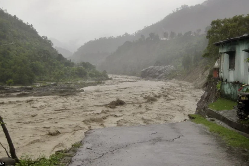 ​Çində sel daşqınları nəticəsində 10 nəfər ölüb, 4 nəfər itkin düşüb