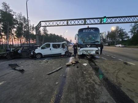 Во Владимирской области РФ три человека погибли в ДТП с автобусом