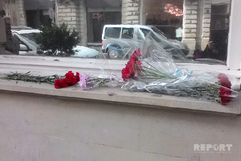 Азербайджанцы чтут память жертв теракта 13 ноября в Париже