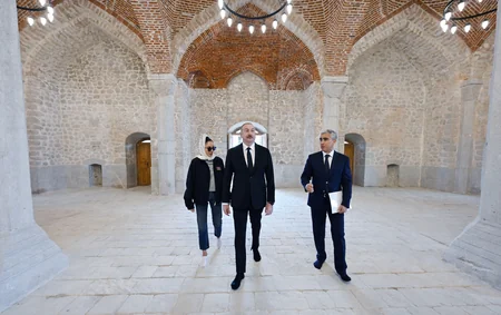 Prezident Şuşada Aşağı Gövhər Ağa məscidində aparılan bərpa işləri ilə tanış olub - YENİLƏNİB