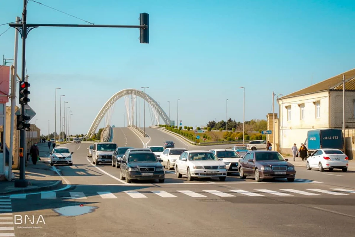Bakının Binə qəsəbəsində yeni işıqforlar quraşdırılıb