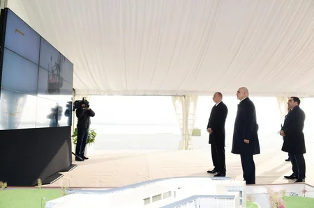 Prezident Bakı Beynəlxalq Dəniz Ticarət Limanı kompleksində RO-RO terminalının açılışında iştirak edib - ƏLAVƏ OLUNUB