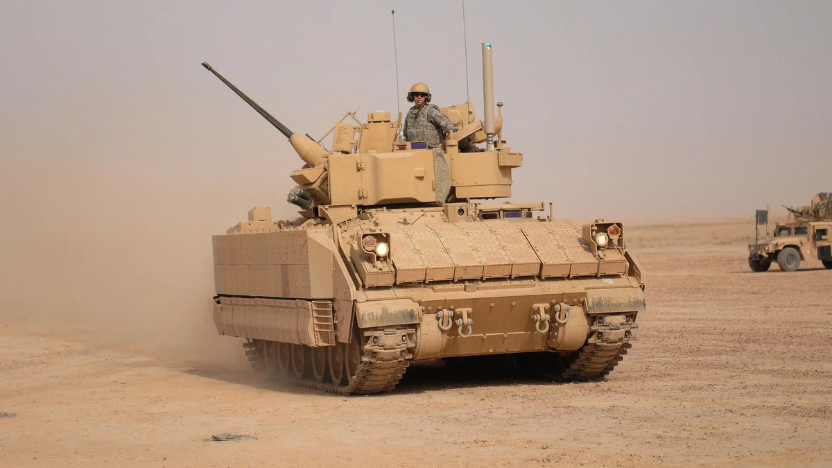 США изучают возможность передачи Украине БМП Bradley