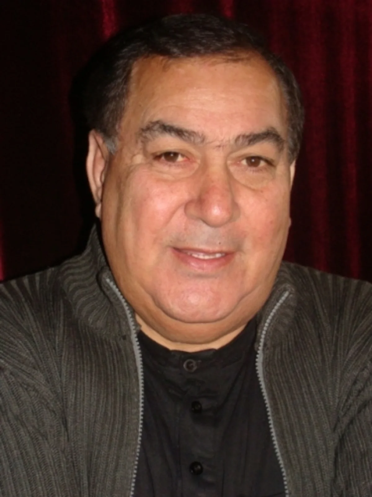 İşdən çıxarılan əməkdar artist: Ürək ağrısından əziyyət çəkirəm