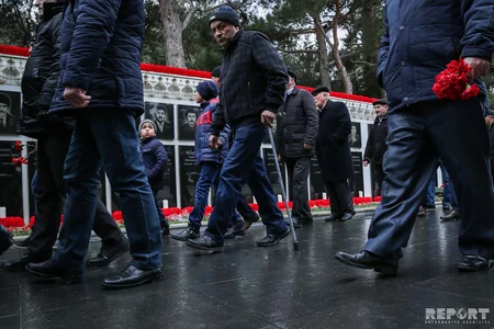 Азербайджанский народ чтит память жертв 20 Января - ФОТОРЕПОРТАЖ