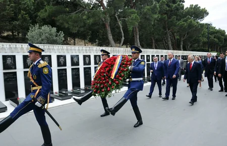 Moldova prezidenti Fəxri və Şəhidlər xiyabanlarını ziyarət edib - ƏLAVƏ OLUNUB