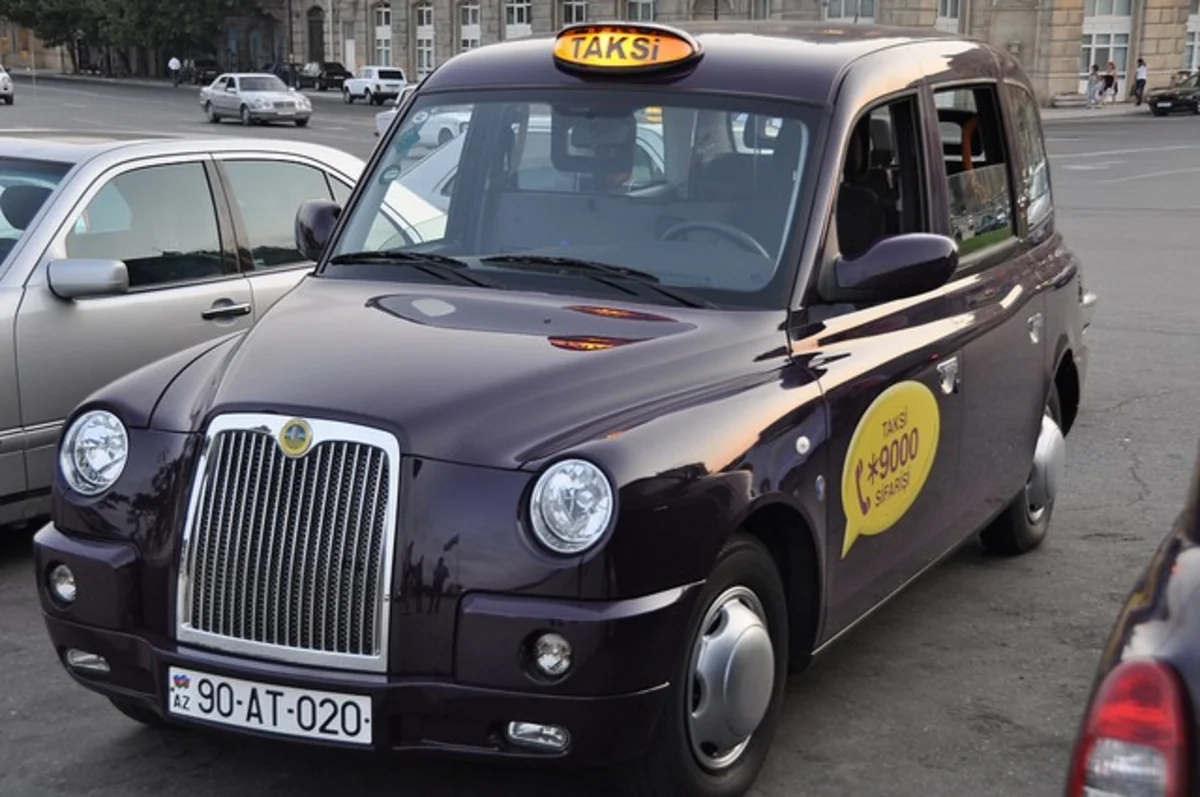Abşeronda London taksi piyadanı vuraraq öldürüb