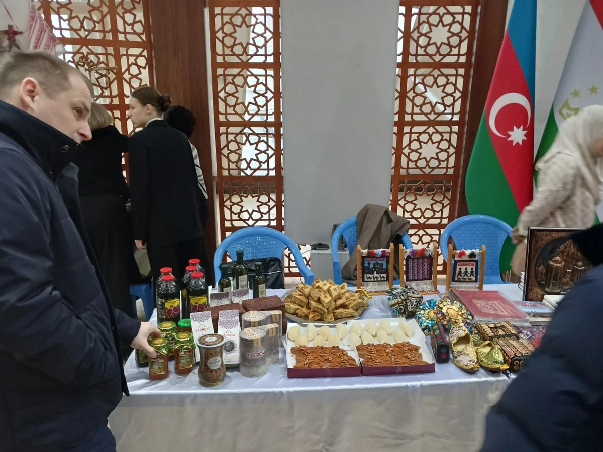 Azerbaijan represented at charity fair in Dushanbe