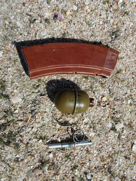 Nardaranda əl qumbarası, patron və avtomat darağı aşkar olunub