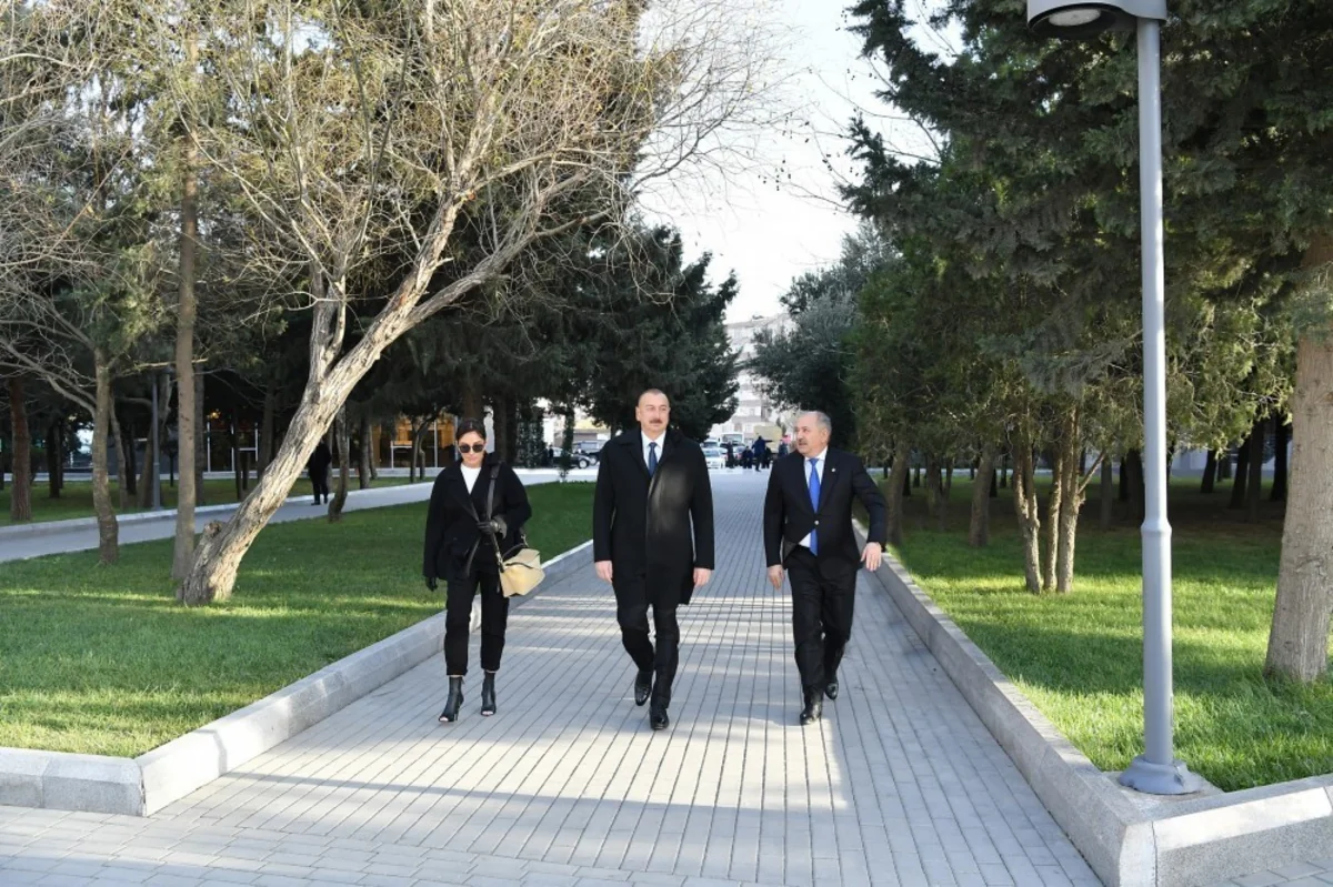 Prezident və birinci xanım Yeni Yasamal yaşayış massivindəki istirahət parkında yenidənqurmadan sonra yaradılan şəraitlə tanış olub