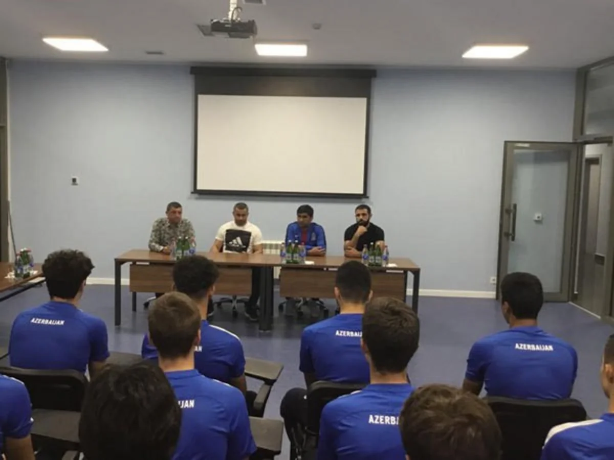 Гурбан Гурбанов встретился с членами сборной U-17 Азербайджана
