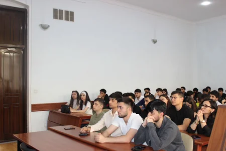 ADIF Azərbaycan Dövlət İqtisad Universitetində təlim keçib