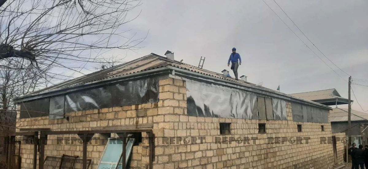 Naftalanda düşmən tərəfindən dağıdılan evlər yenidən bərpa edilir