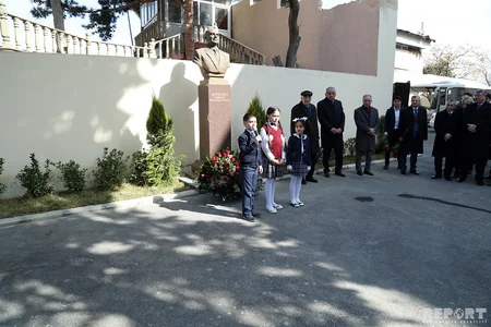 Bakıda Nikolay Baybakovun büstü açılıb