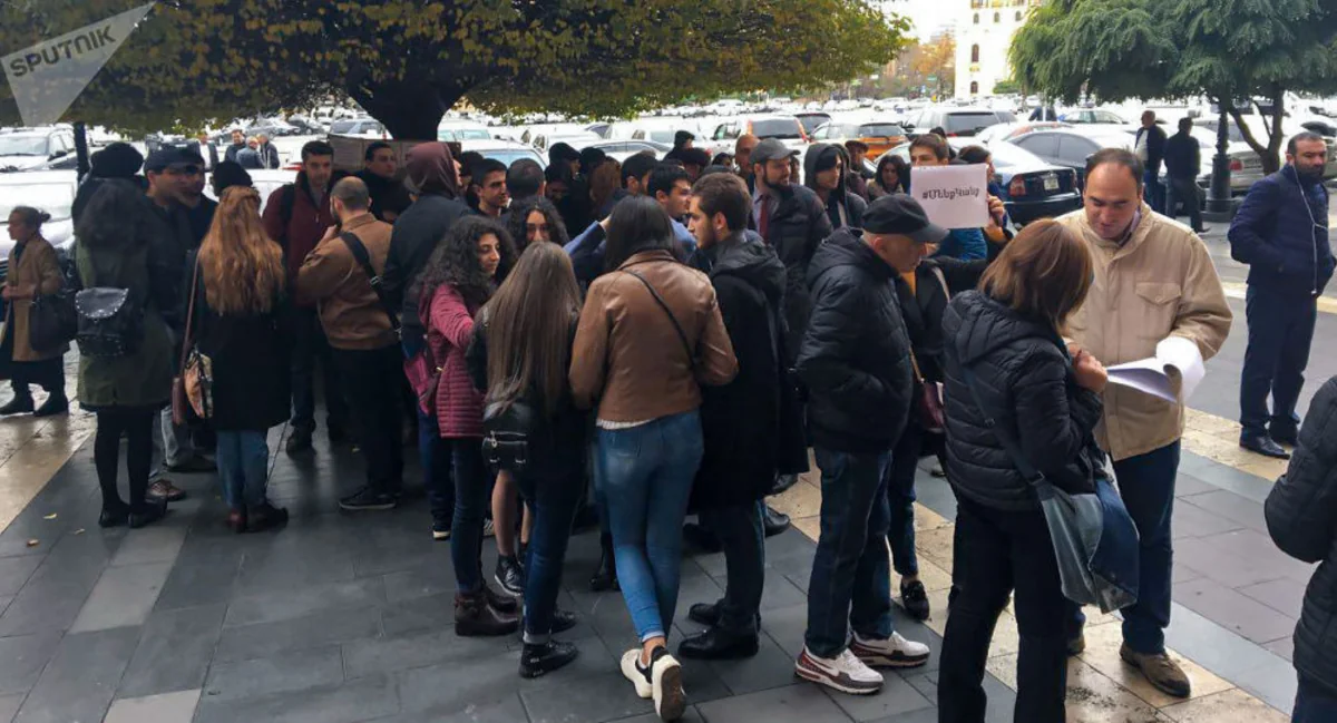 У здания правительства Армении прошла акция протеста
