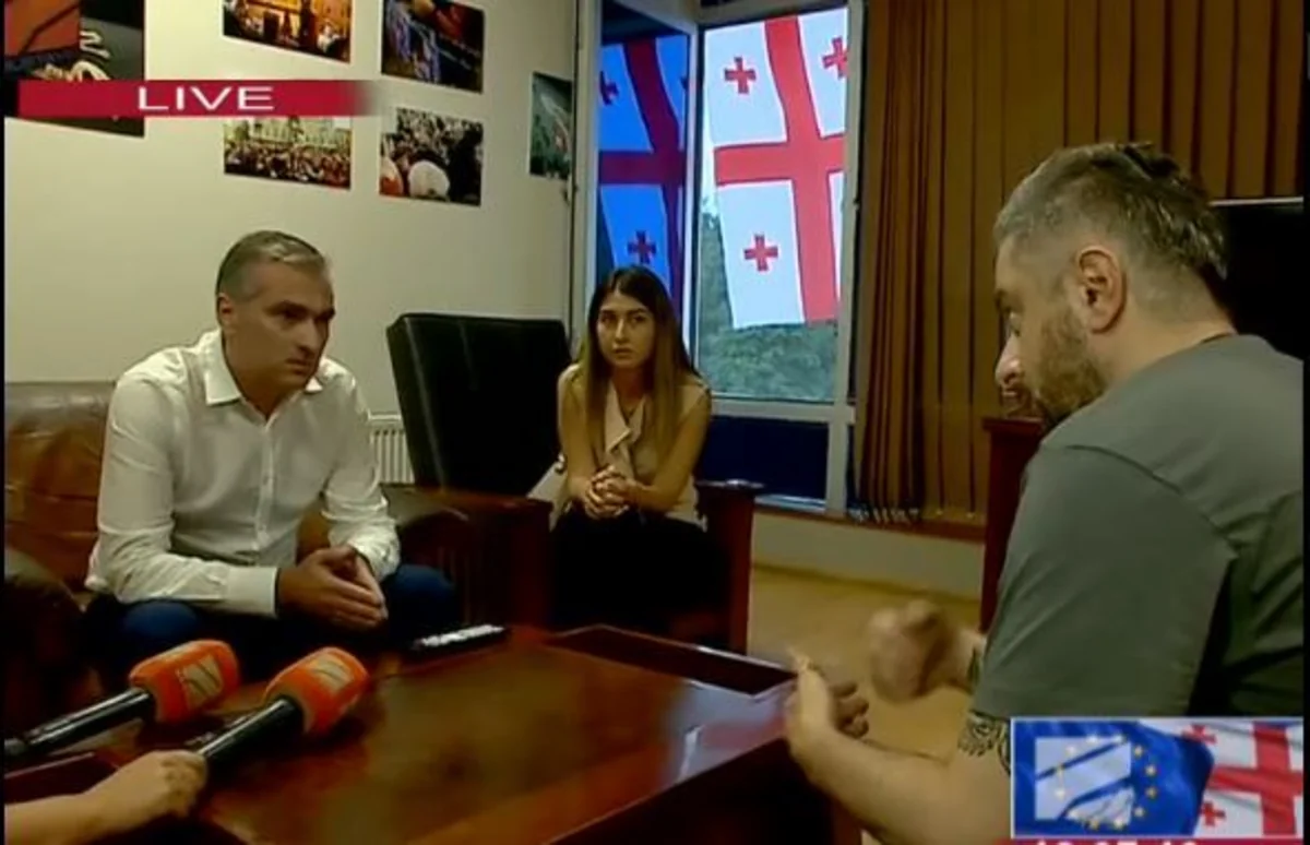 Gürcüstanın müxalif televiziyasının kollektivi yeni direktoru narazılıqla qarşılayıb