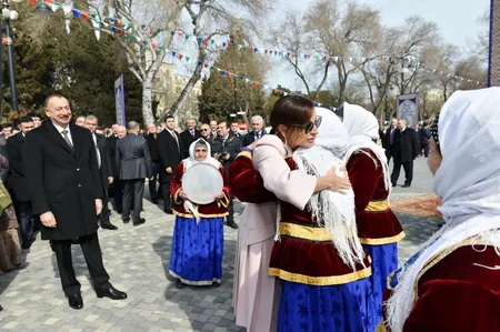 Президент Ильхам Алиев принял участие в общенародном веселье по случаю Новруз байрамы