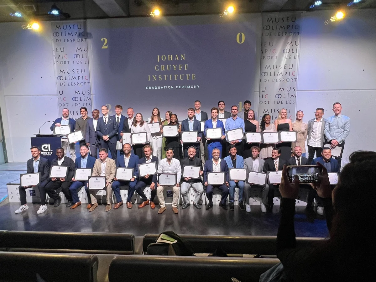 “Qarabağ” klubunun rəsmiləri Barselonadakı Yohan Kroyff adına institutun diplomunu alıblar