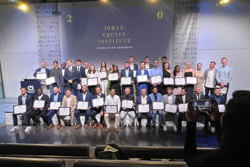 “Qarabağ” klubunun rəsmiləri Barselonadakı Yohan Kroyff adına institutun diplomunu alıblar