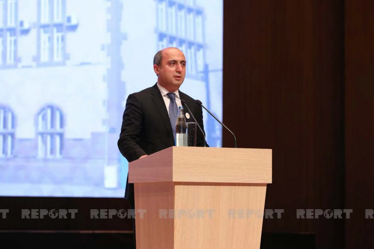 Emin Əmrullayev: Məktəblərdə hər altı şagirdə bir kompüter düşəcək